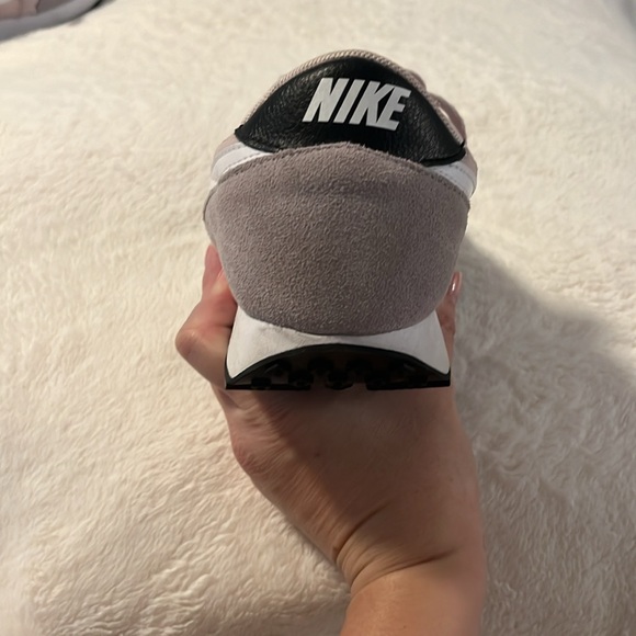 NIKE DAYBREAK Sneakers in Barely Rose US 9 WORN 1x - Picture 9 of 12